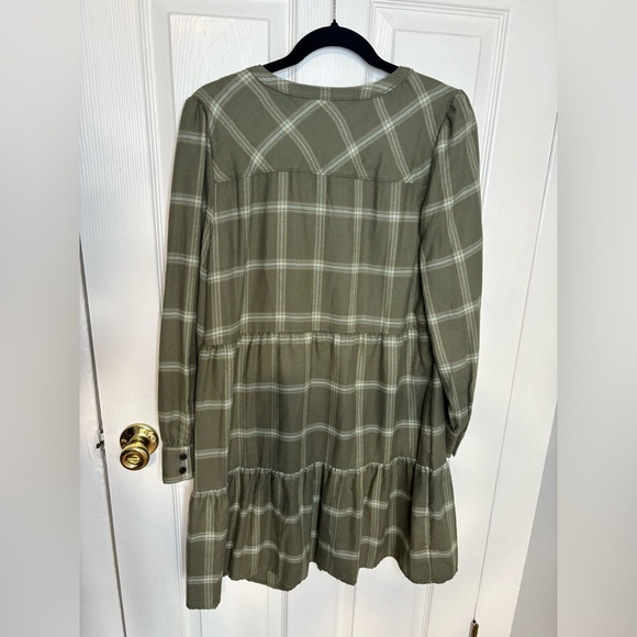 LOFT Olive Green Plaid Tiered Shirtdress | Size Large Petite | Fall-Ready Flowy - Picture 8 of 13